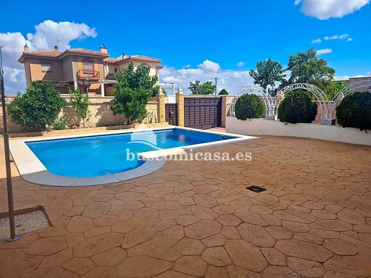 Casa amb piscina en venda a La Guardia de Jaén