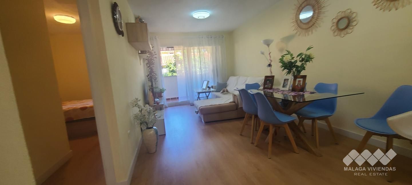Sala d'estar de Pis en venda en Benalmádena amb Aire condicionat, Terrassa i Traster