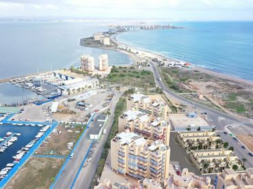 Adosado de obra nueva con piscina en venta en Calle Pedaneo Vicente Molina 1G