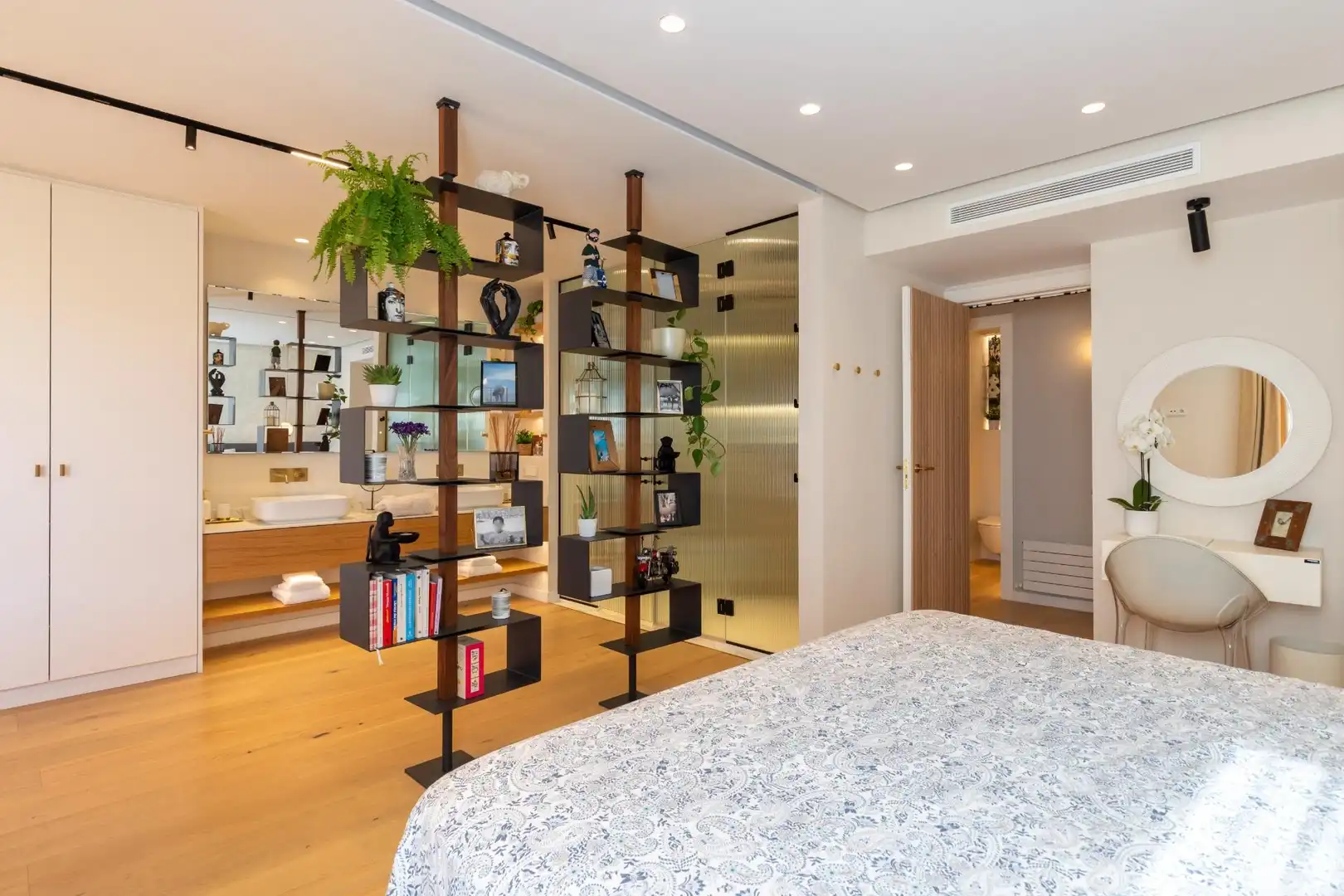 Schlafzimmer von Dachboden zum Verkauf in Sabadell mit Klimaanlage, Heizung und Parkett