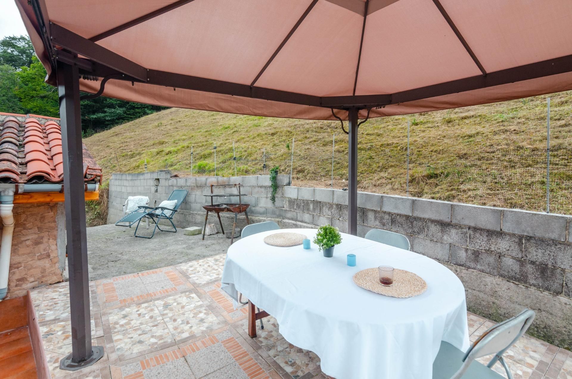 Jardí de Casa o xalet en venda en Riosa amb Jardí privat, Terrassa i Traster