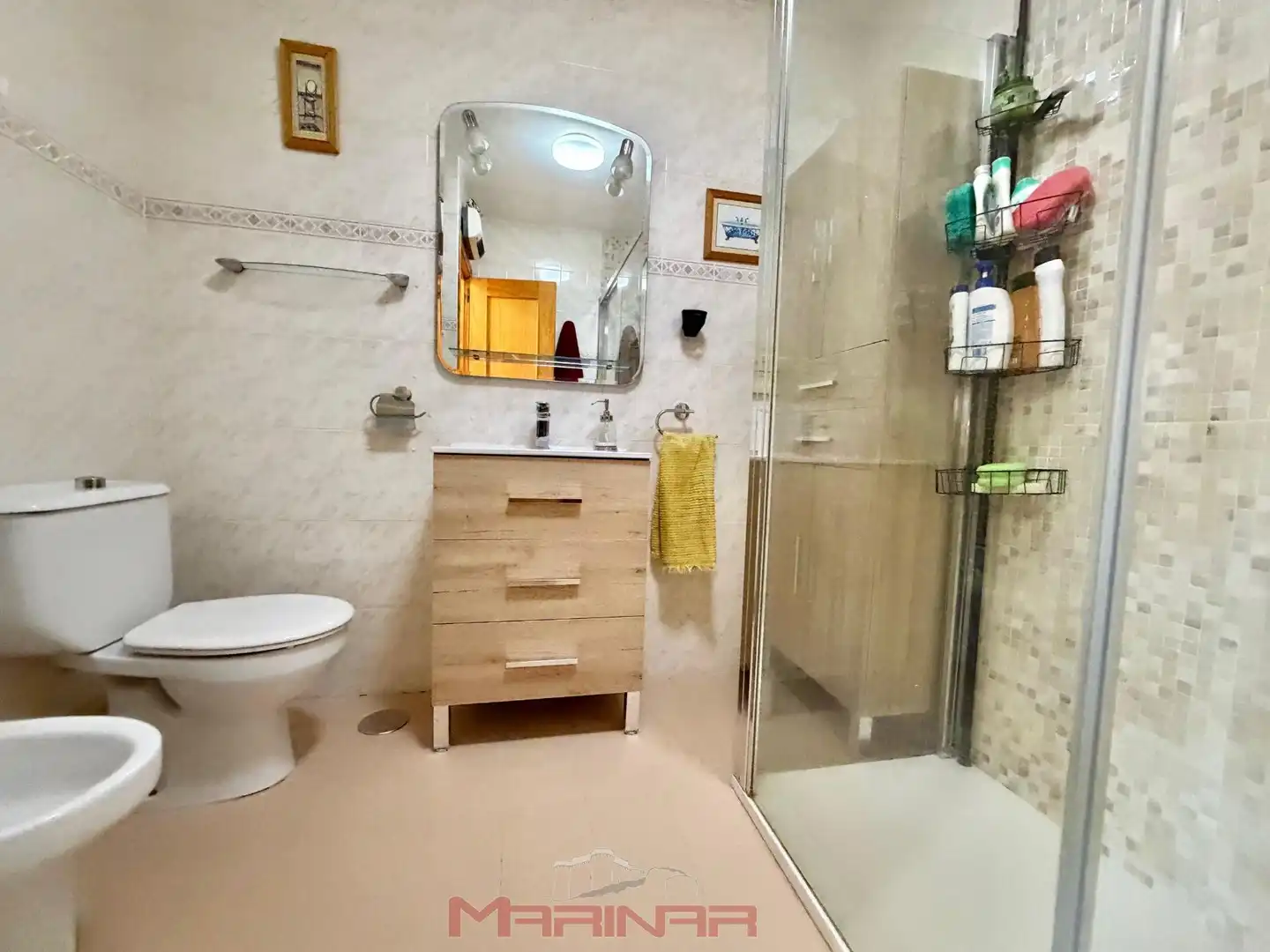 Badezimmer von Einfamilien-Reihenhaus zum Verkauf in Seseña mit Klimaanlage, Heizung und Privatgarten