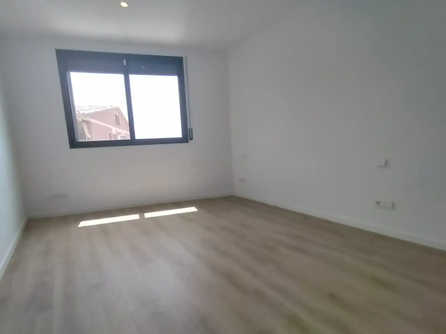 Dormitori de Casa adosada de lloguer en Santa Coloma de Gramenet amb Aire condicionat, Calefacció i Terrassa