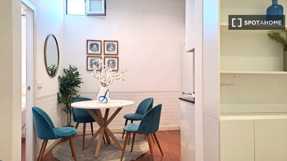 Dining room of Flat to rent in  Madrid Capital  with Air Conditioner, Heating and Furnished