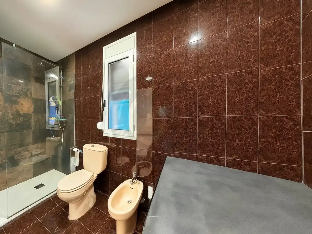Bathroom of Houses for sale in Cáceres  with Swimming Pool, Oven and Washing machine