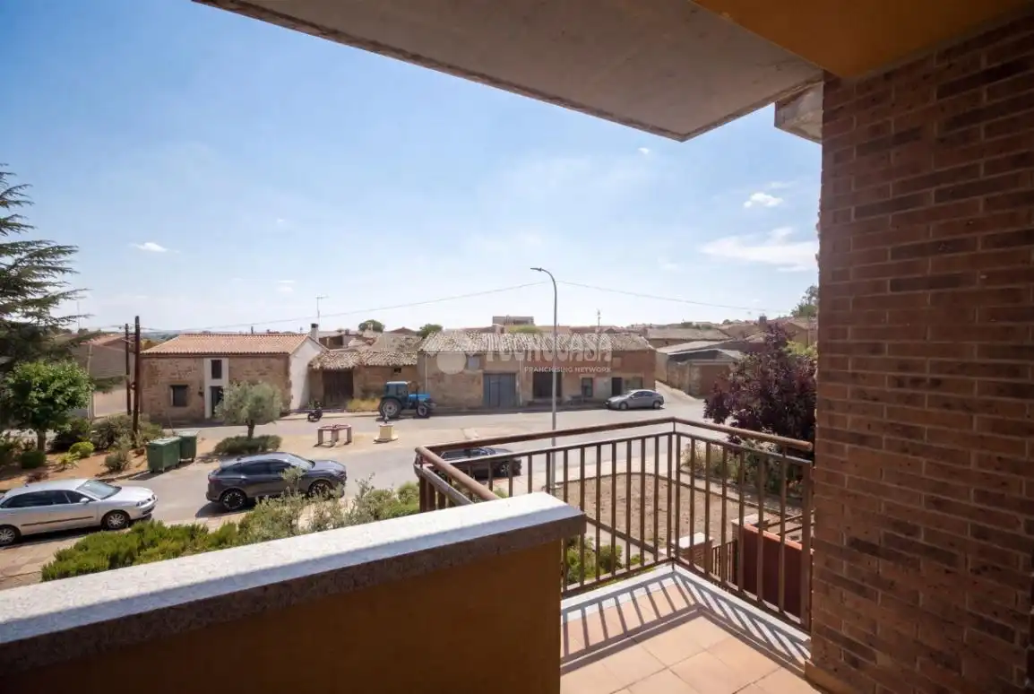 Vista exterior de Casa adosada en venda en Aldearrubia amb Calefacció, Jardí privat i Terrassa