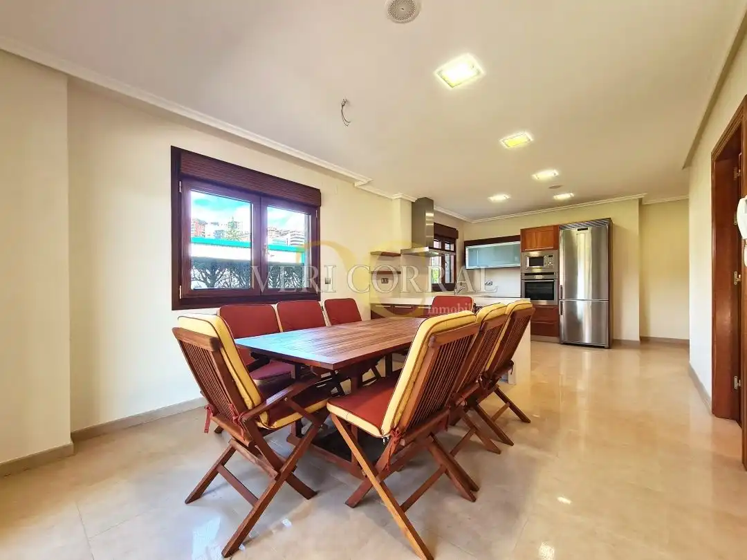 Comedor de Casa o chalet en venta en Oviedo  con Calefacción, Jardín privado y Terraza