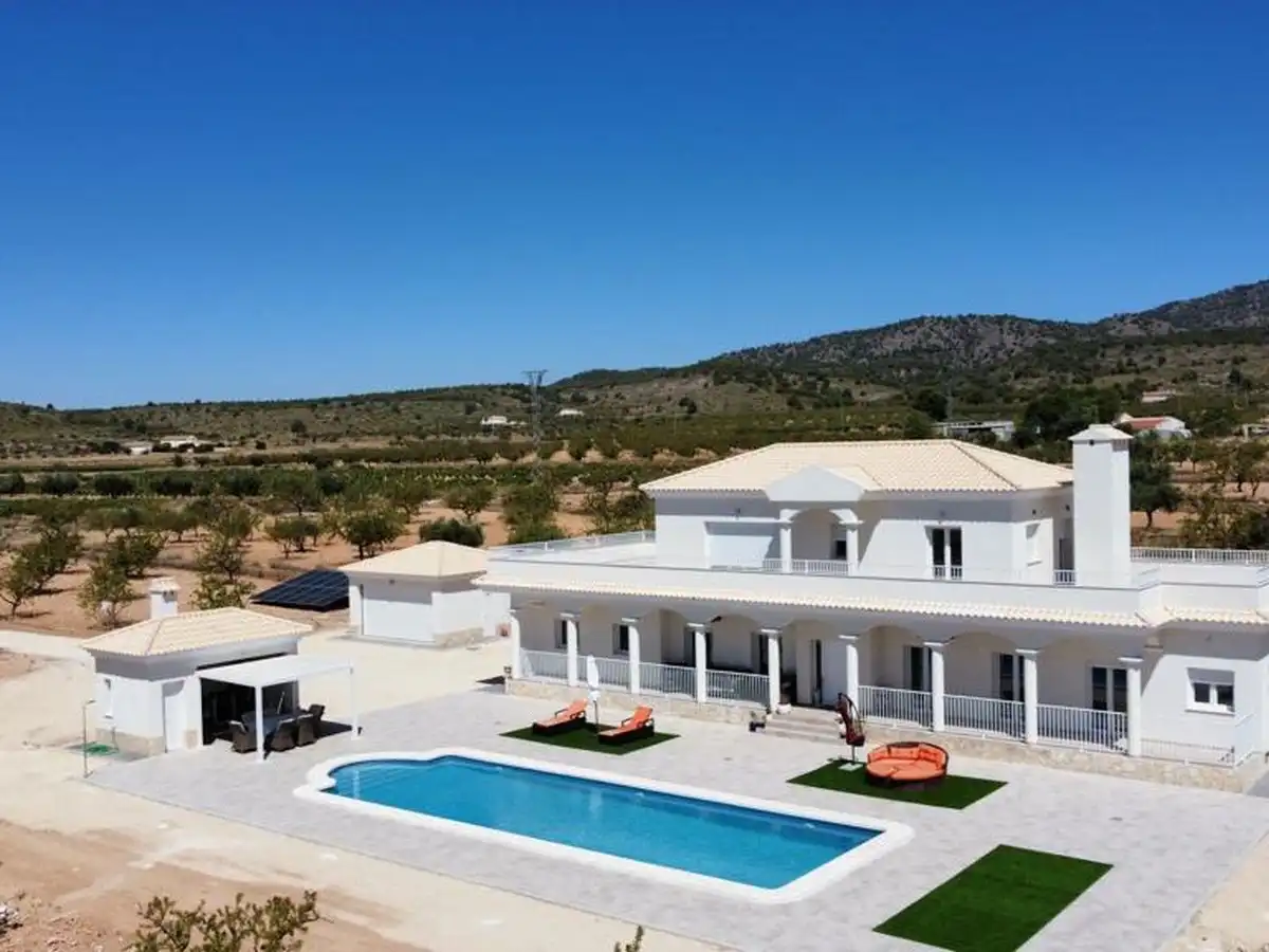 House for sale in El Pinós / Pinoso