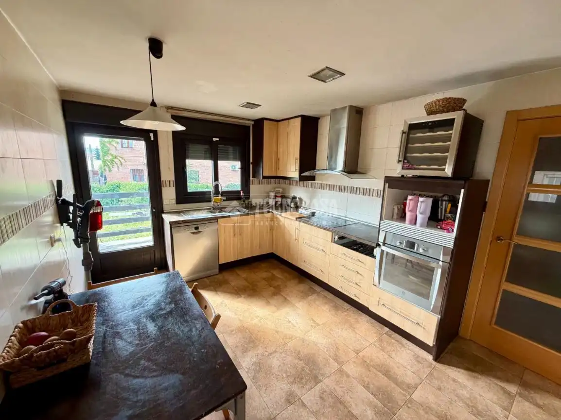 Cocina de Casa o chalet en venta en Serracines con Calefacción y Jardín privado