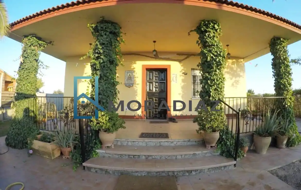 Vista exterior de Casa o xalet en venda en Don Benito amb Aire condicionat, Calefacció i Jardí privat