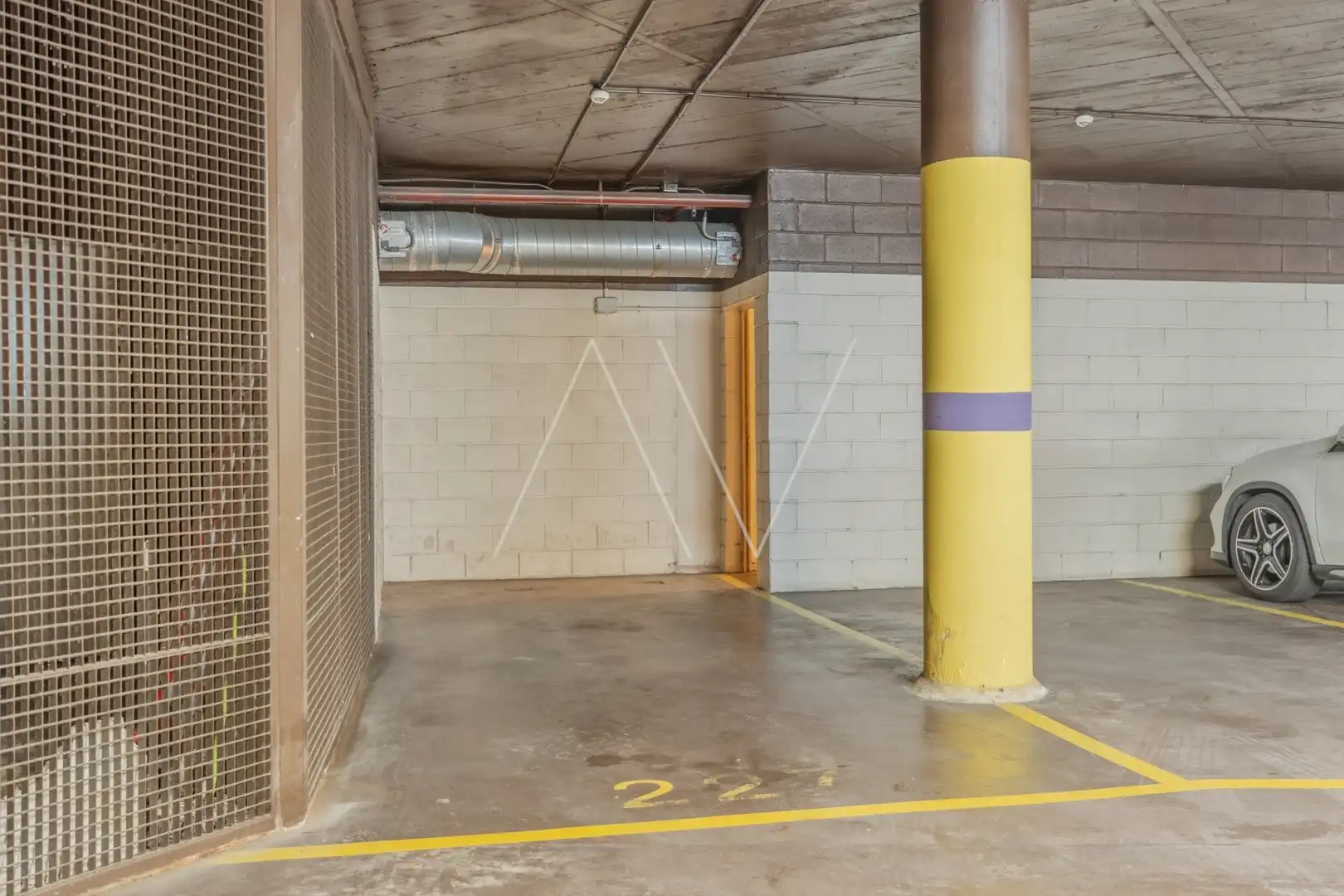 Parkplatz von Wohnung zum Verkauf in Barcelona mit Klimaanlage, Heizung und Terrasse