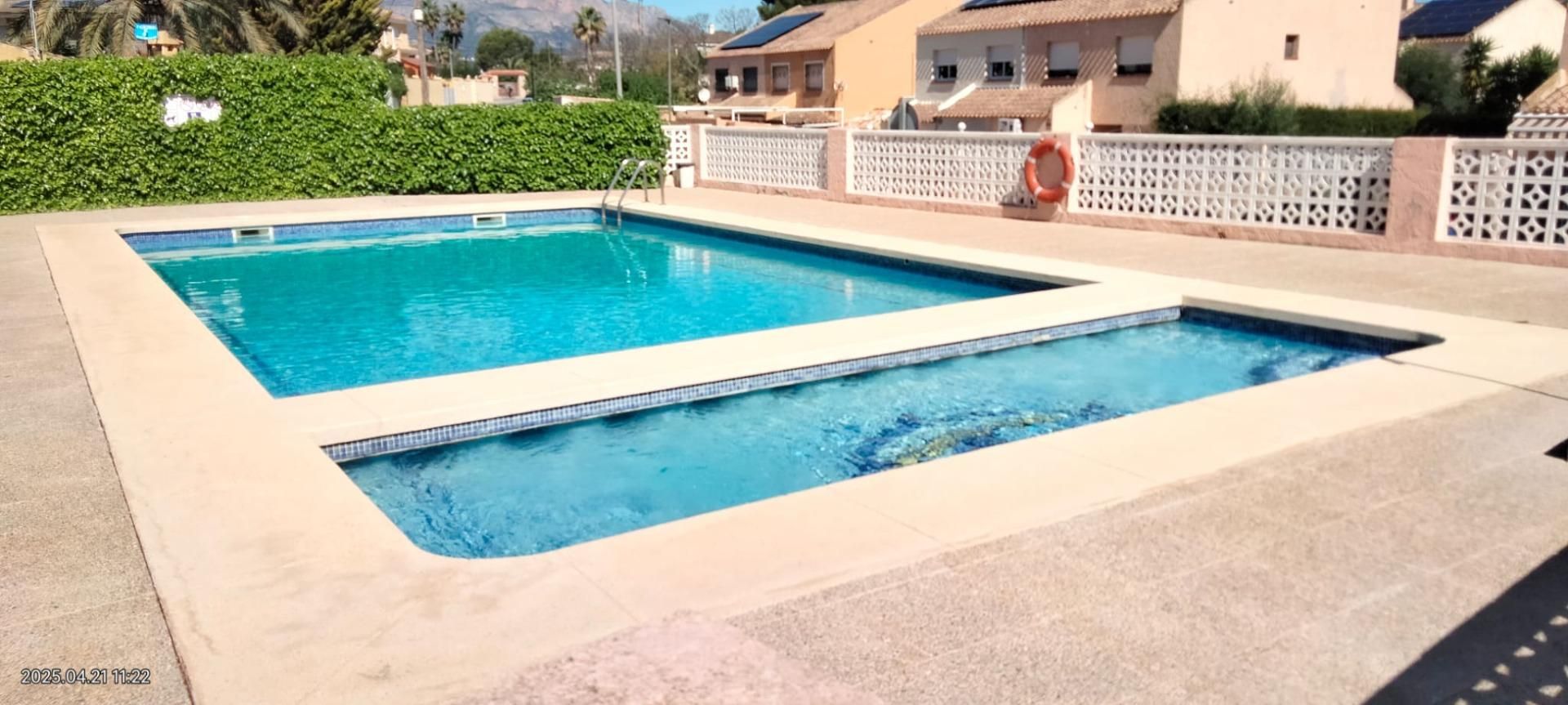Piscina de Casa adosada en venda en L'Alfàs del Pi amb Aire condicionat, Calefacció i Jardí privat