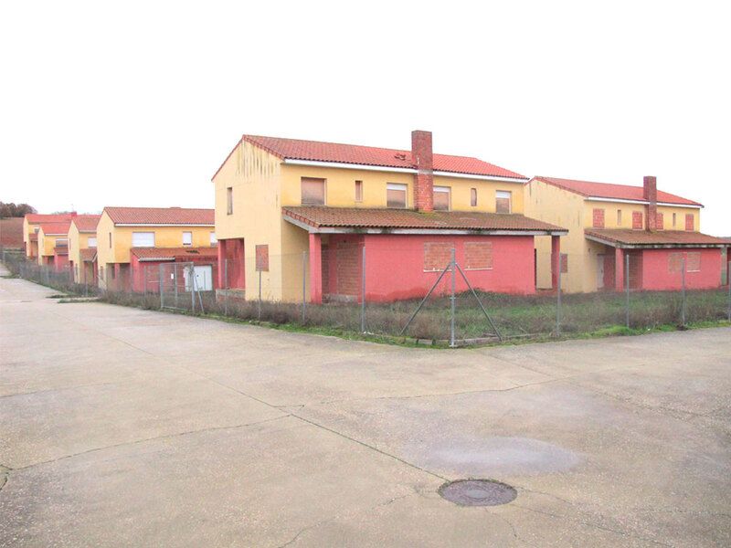 Casa o xalet en venda a GLORIA FUERTES, Modúbar de la Emparedada