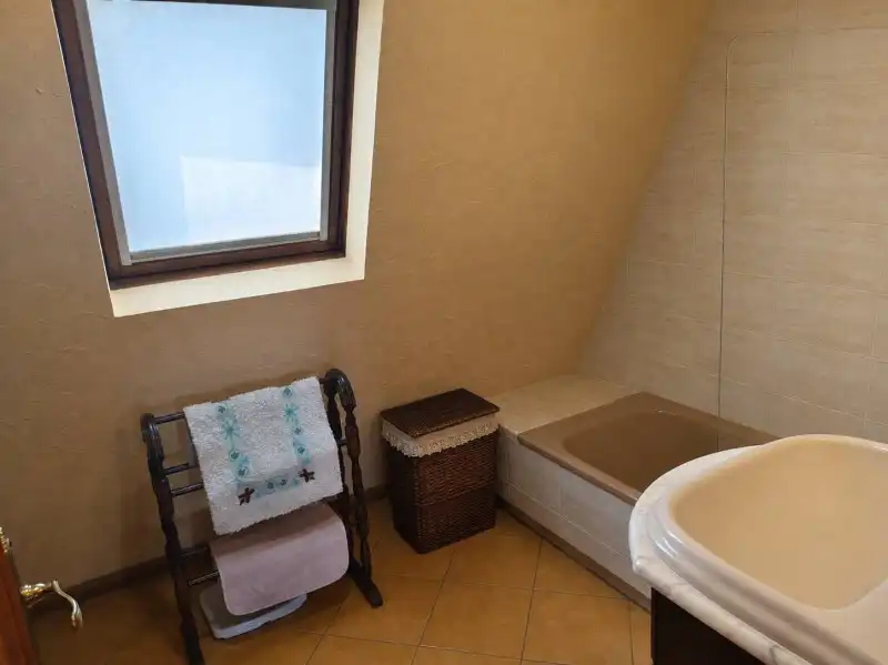 Bathroom of Houses for sale in Miraflores de la Sierra  with Air Conditioner, Heating and Terrace