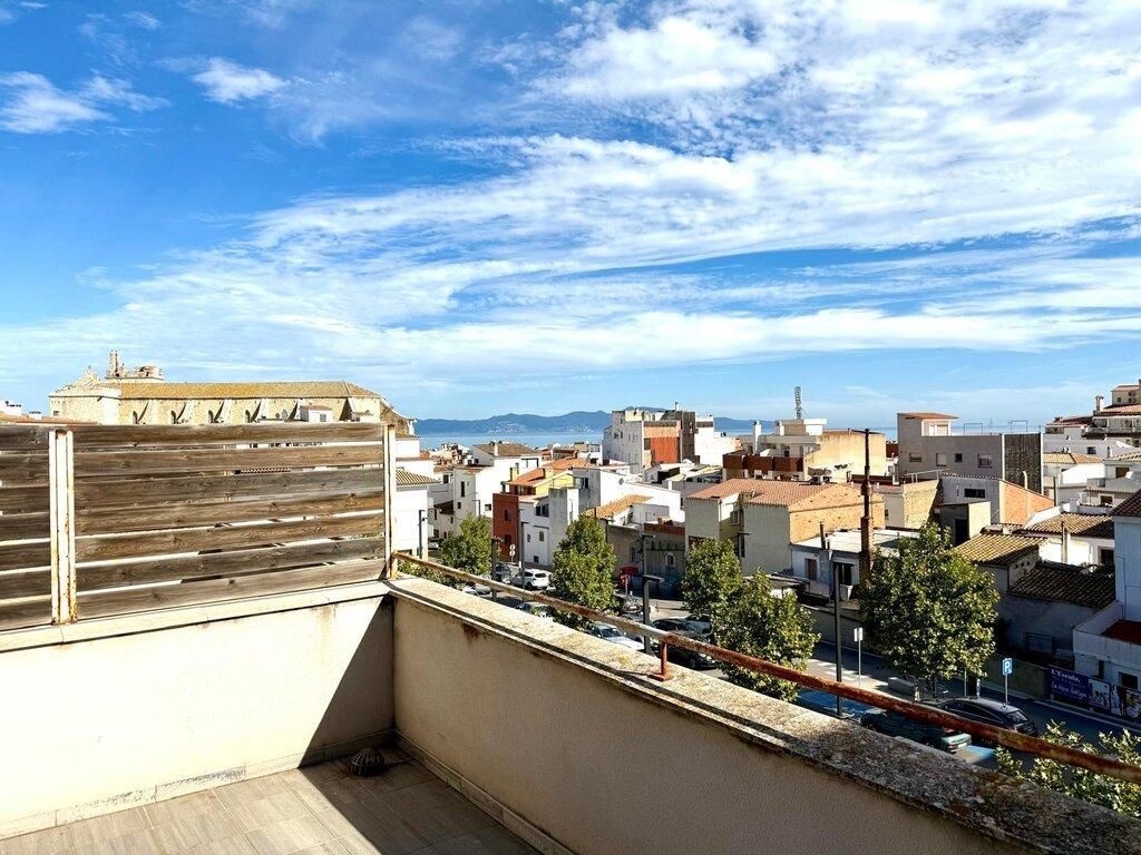 Vista exterior de Àtic en venda en L'Escala amb Aire condicionat, Calefacció i Terrassa