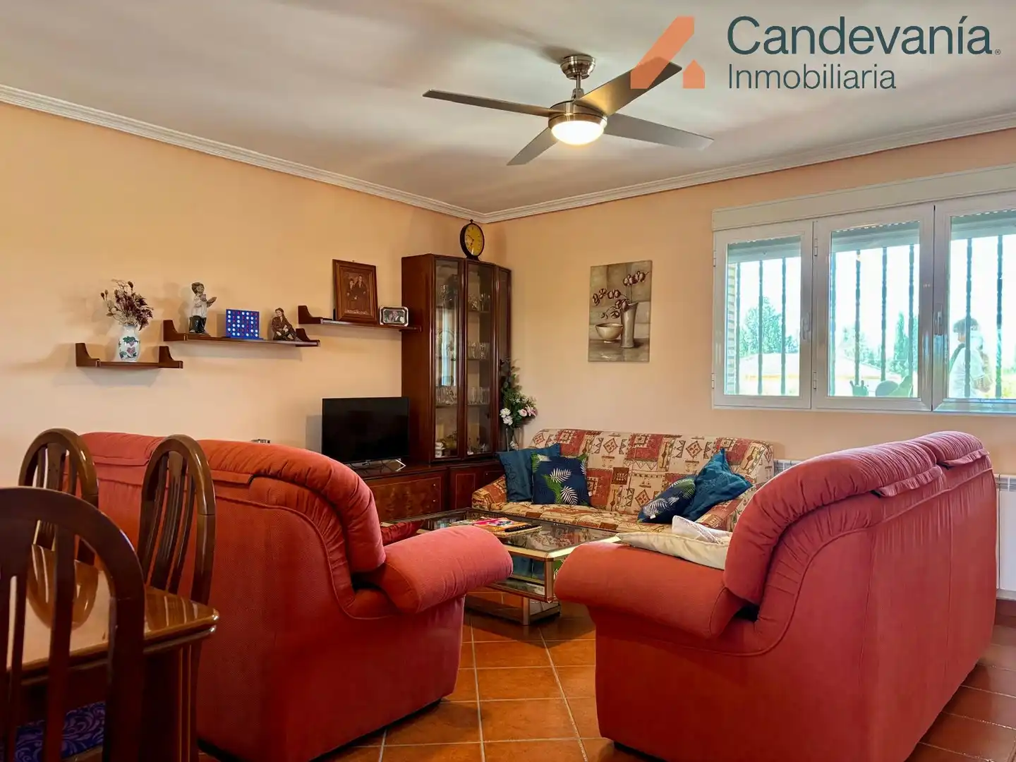 Sala de estar de Casa o chalet en venta en San Mateo de Gállego con Aire acondicionado, Calefacción y Jardín privado