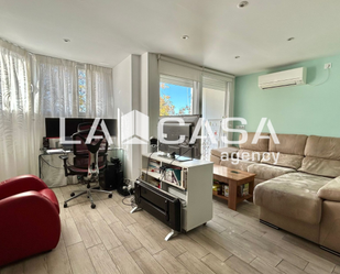 Living room of Flat for sale in  Sevilla Capital  with Terrace and Storage room