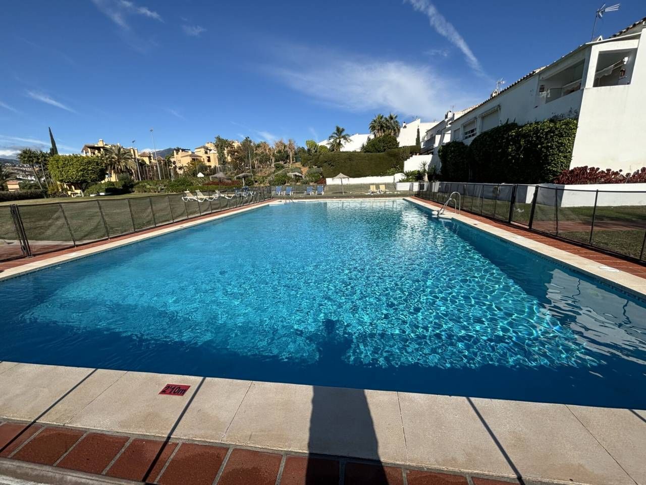 Piscina de Pis en venda en Estepona amb Moblat i Piscina comunitària
