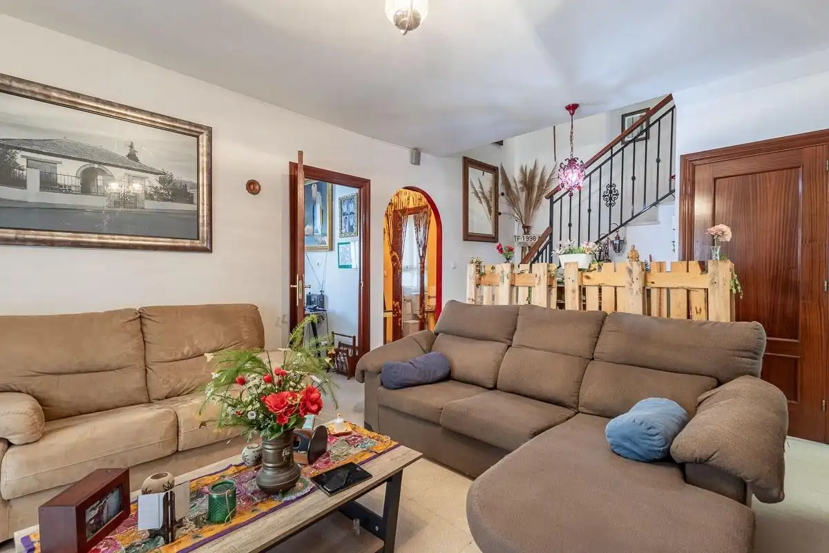 Sala de estar de Casa adosada en venta en Alhendín con Calefacción, Terraza y Balcón