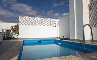 Swimming pool of Single-family semi-detached for sale in  Córdoba Capital  with Air Conditioner, Heating and Terrace