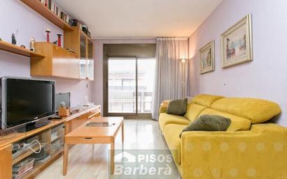 Living room of Flat for sale in Barberà del Vallès  with Heating, Parquet flooring and Balcony