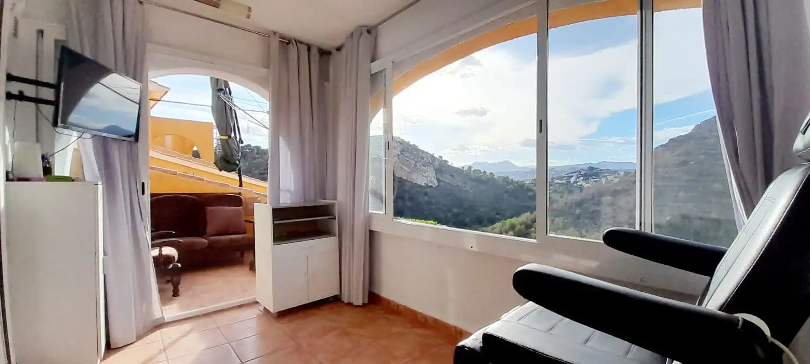 Wohnzimmer von Einfamilien-Reihenhaus zum Verkauf in Benitachell / El Poble Nou de Benitatxell mit Klimaanlage, Heizung und Terrasse