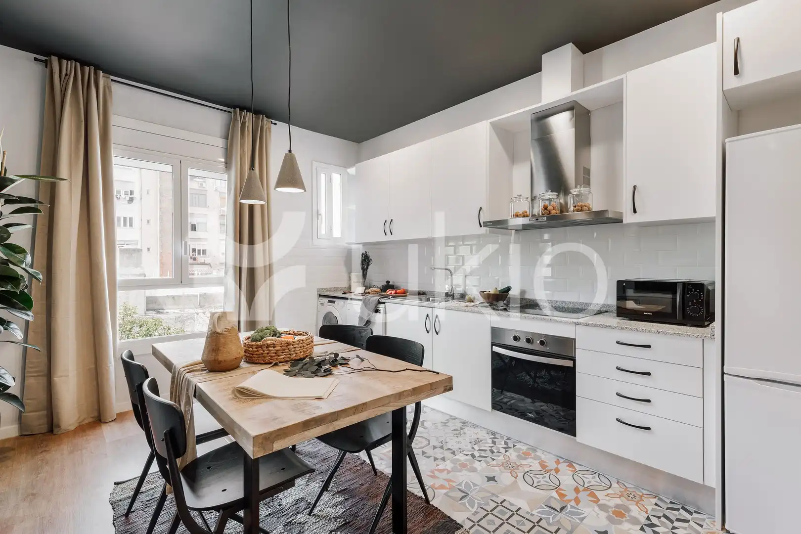 Cocina de Apartamento de alquiler en  Barcelona Capital con Aire acondicionado, Calefacción y Amueblado