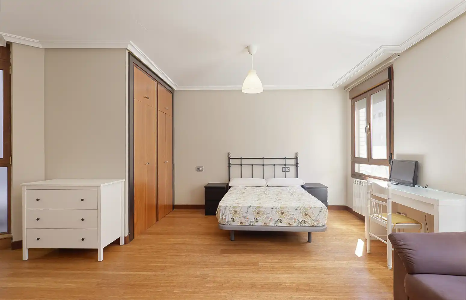 Habitación de Piso en venta en Oviedo  con Calefacción y Amueblado