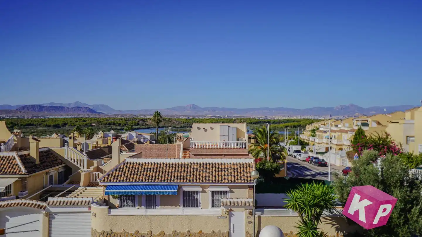 Casa amb piscina en venda a Avinguda del Carabasí