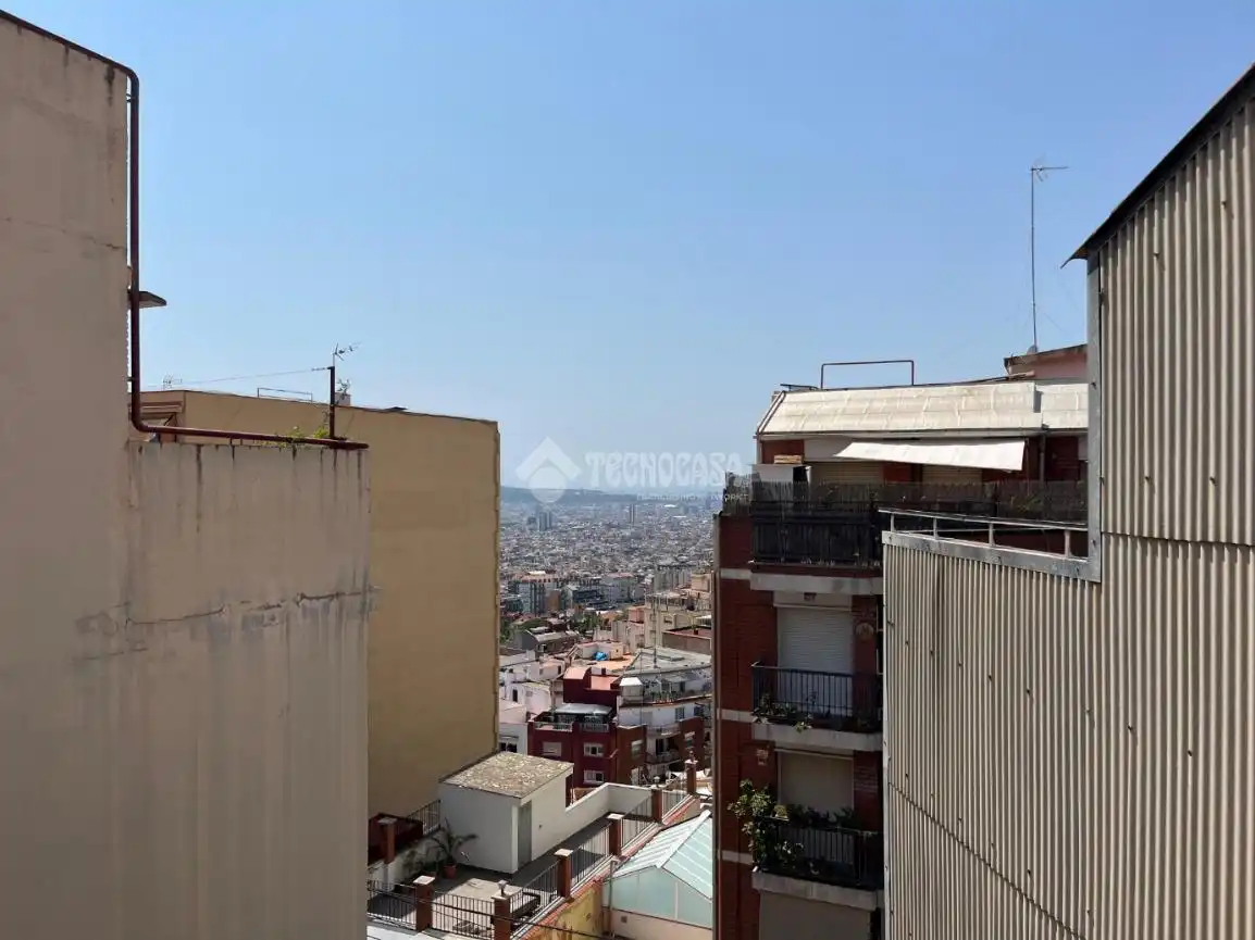 Vista exterior de Piso en venta en Barcelona