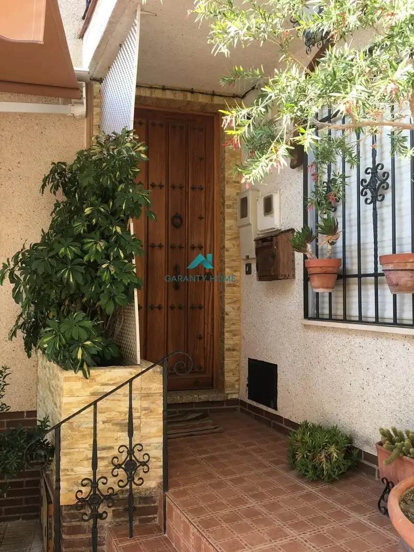 Vista exterior de Casa adosada en venta en Villardompardo con Aire acondicionado, Jardín privado y Terraza