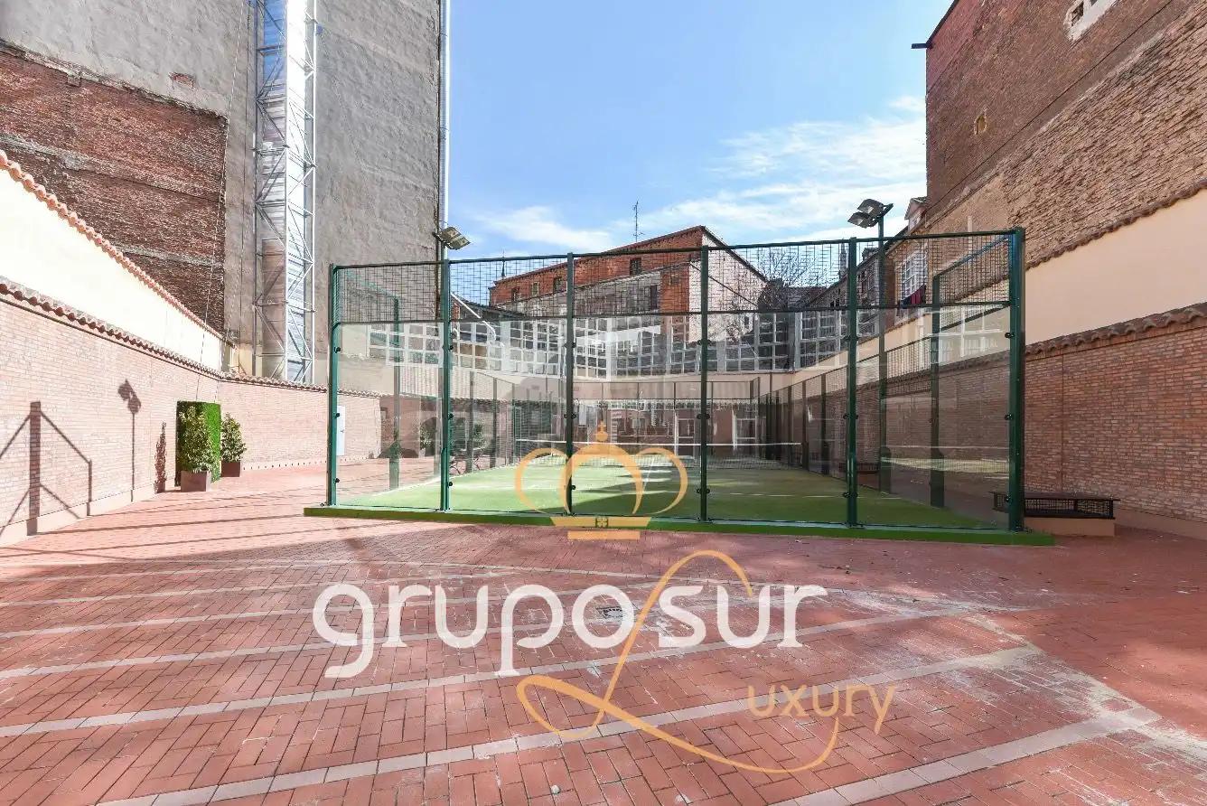 Vista exterior de Ático en venta en Valladolid con Calefacción, Parquet y Trastero