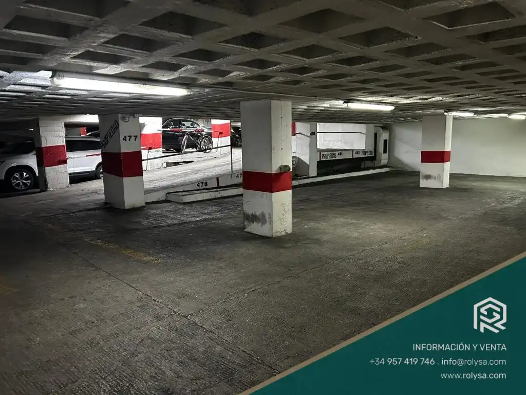 Individual con ascensor en venta en Calle Conde de Robledo 6