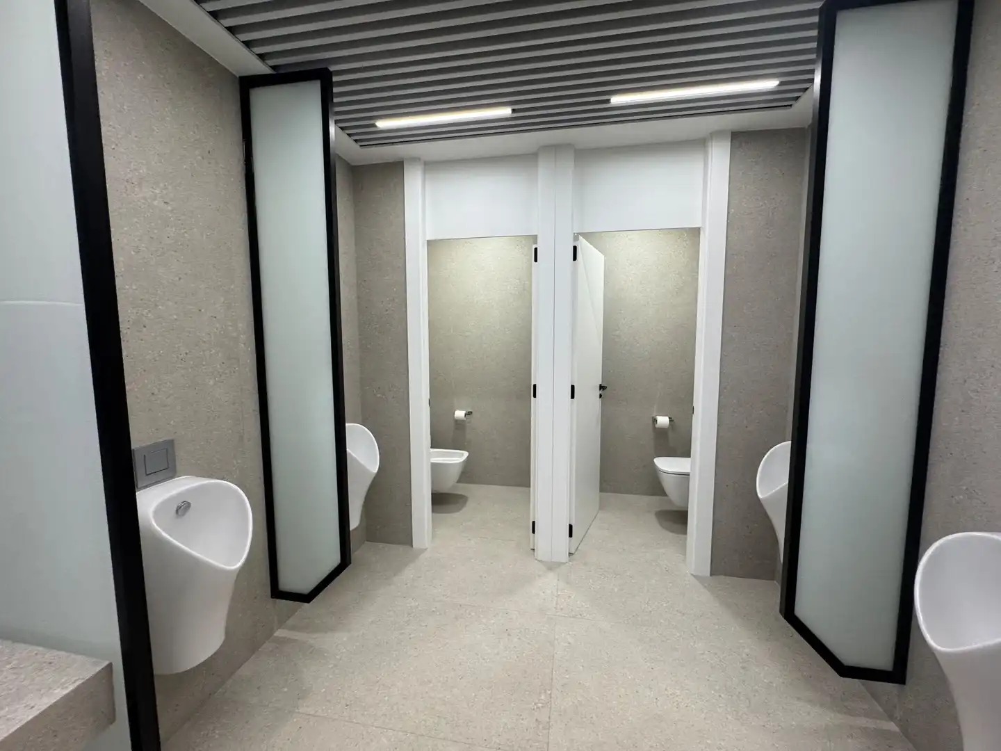 Baño de Oficina de alquiler en Málaga con Aire acondicionado y Calefacción