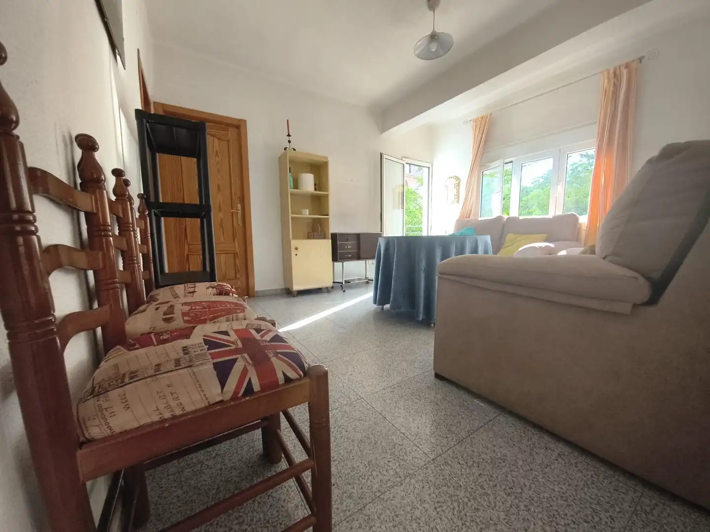 Sala d'estar de Pis de lloguer en Granada amb Terrassa i Moblat