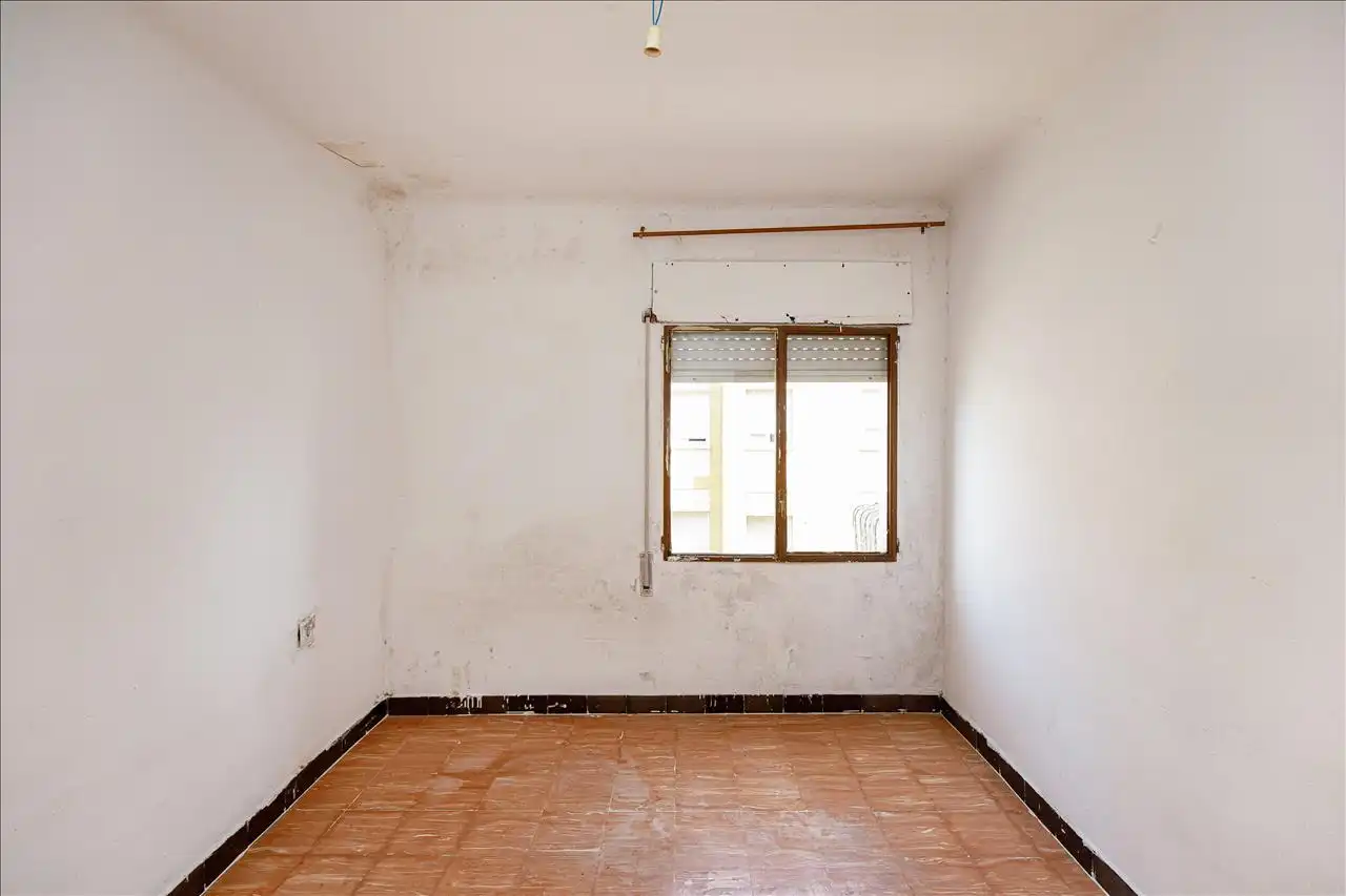 Schlafzimmer von Wohnung zum Verkauf in Salt mit Terrasse