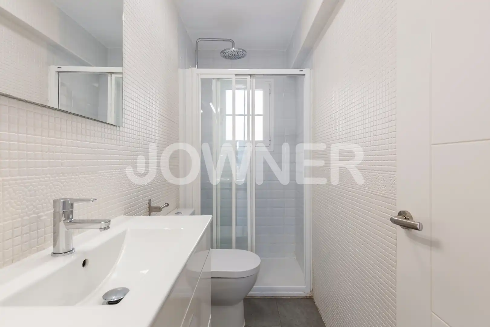 Baño de Piso de alquiler en Madrid con Amueblado, Lavadora y Microondas