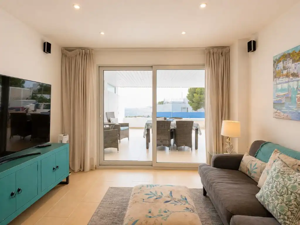 Wohnzimmer von Wohnung zur Miete in Calvià mit Klimaanlage, Privatgarten und Terrasse