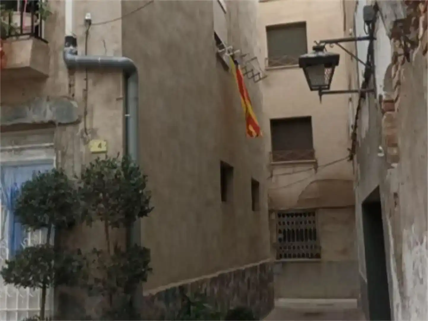 Vista exterior de Casa adosada en venda en Tortosa amb Balcó