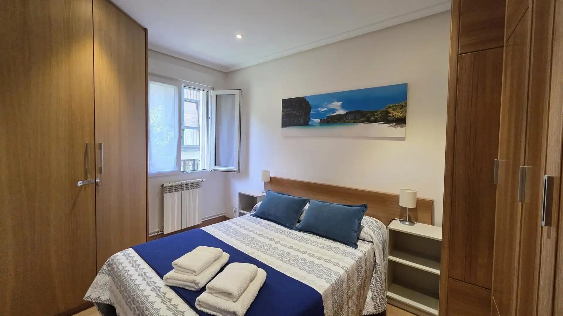 Schlafzimmer von Wohnung zur Miete in Santander mit Heizung und Möbliert
