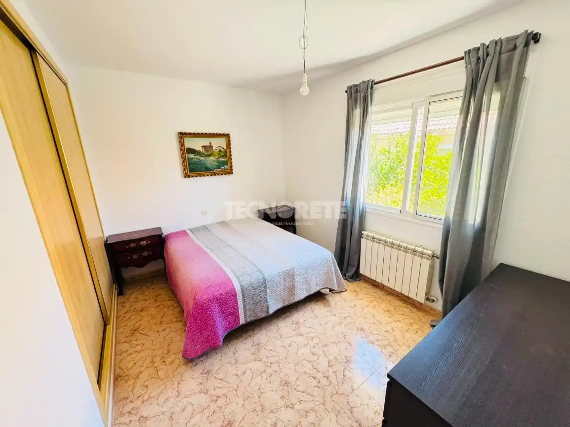 Dormitori de Casa adosada en venda en Albarreal de Tajo amb Aire condicionat, Jardí privat i Terrassa