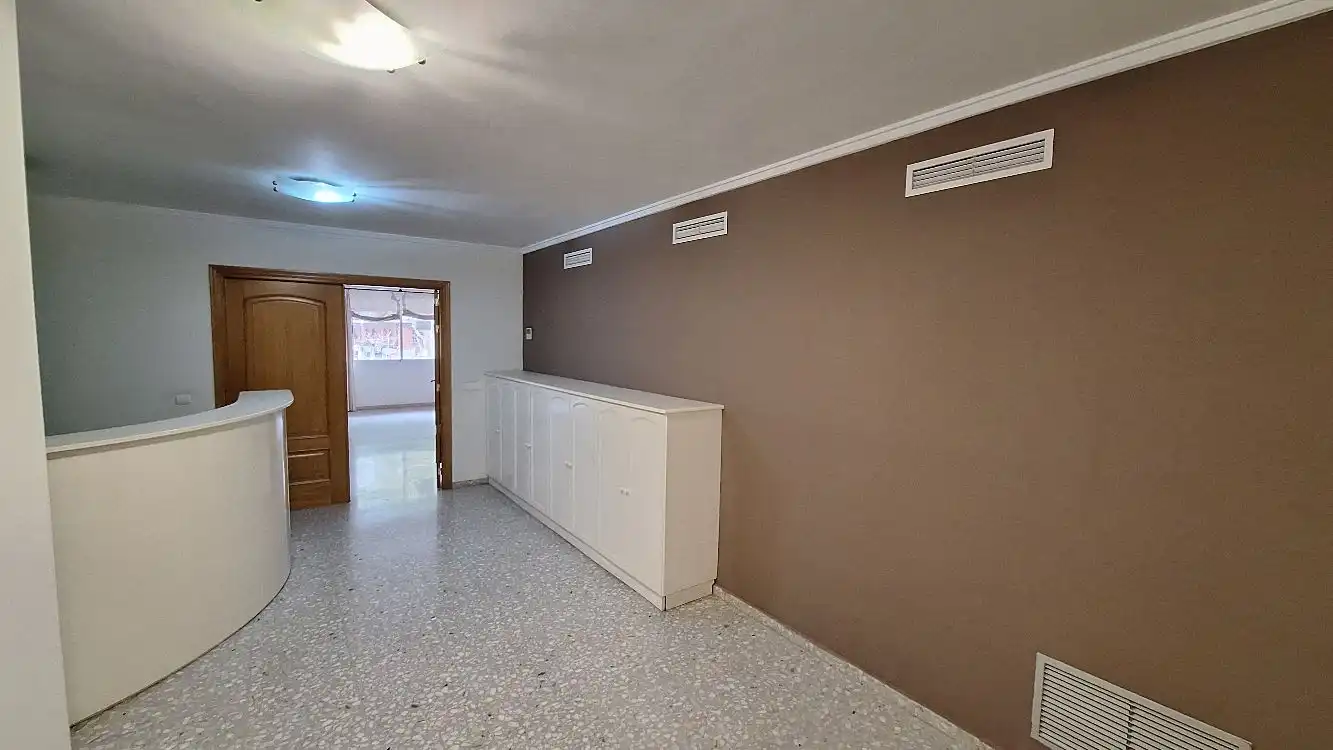 Oficina de alquiler en Oliva con Aire acondicionado y Terraza