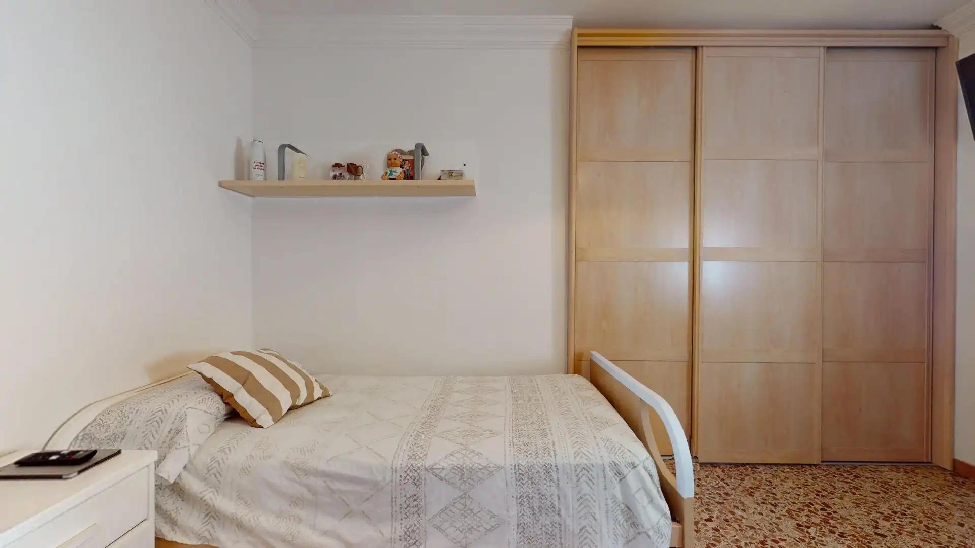 Dormitori de Àtic en venda en L'Hospitalet de Llobregat amb Aire condicionat, Terrassa i Traster