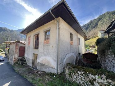 House for sale in Lugar Santianes