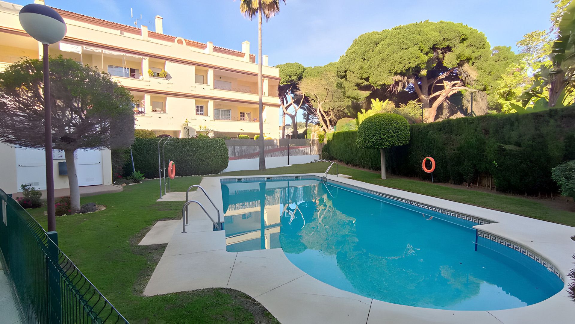 Swimming pool of Planta baja for sale in Marbella  with Air Conditioner, Terrace and Swimming Pool