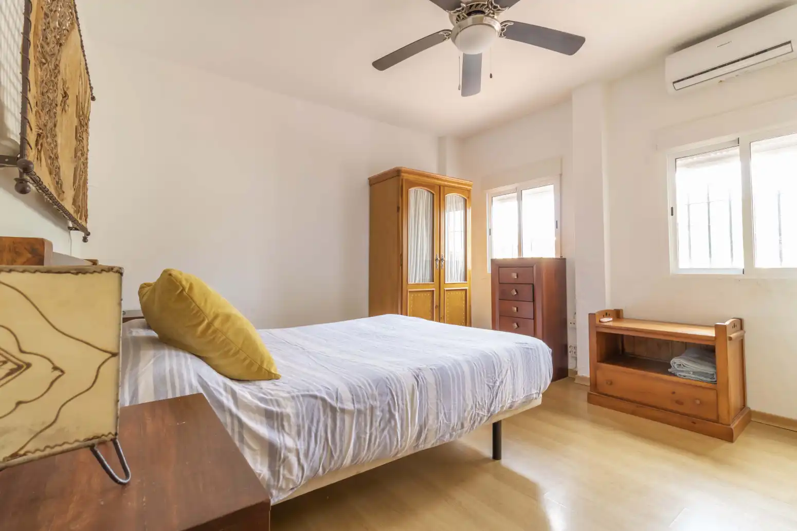 Bedroom of Houses for sale in Carmona  with Air Conditioner, Private garden and Swimming Pool