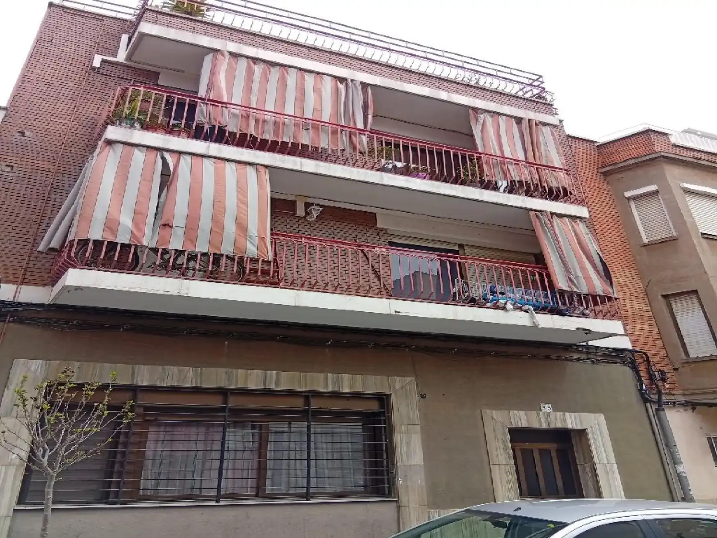 Vista exterior de Pis en venda en La Gavarra