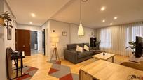 Sala d'estar de Pis en venda en Oviedo  amb Calefacció i Terrassa