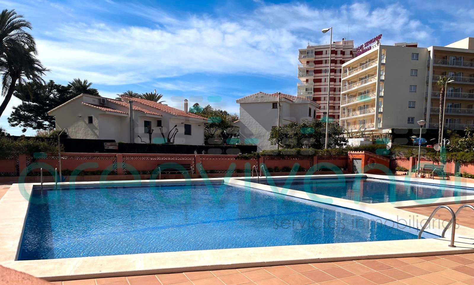 Piscina de Apartament de lloguer en Benicasim / Benicàssim amb Aire condicionat, Terrassa i Moblat