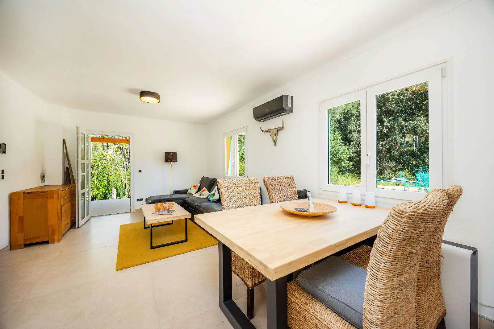 Sala d'estar de Casa o xalet en venda en Artà amb Aire condicionat, Terrassa i Moblat